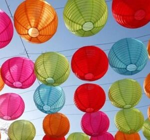 Gekleurde lampions om prikkabel in mix