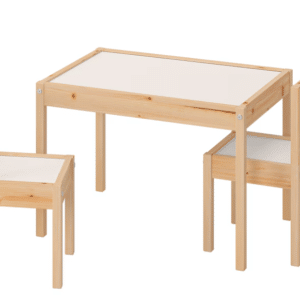 Kindertafel met 2 stoelen